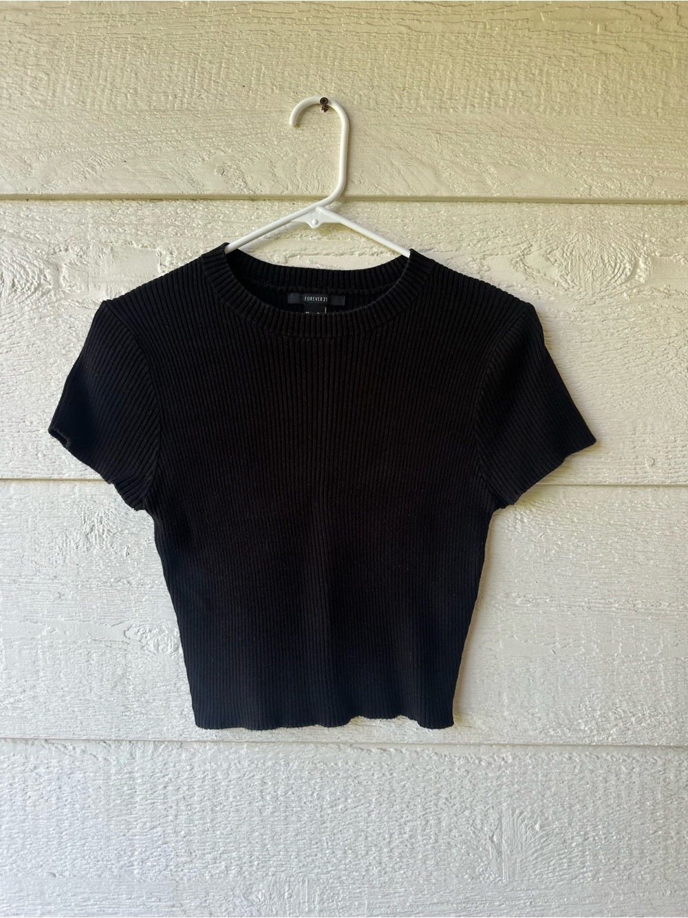 Black ribbed short sleeve crop top